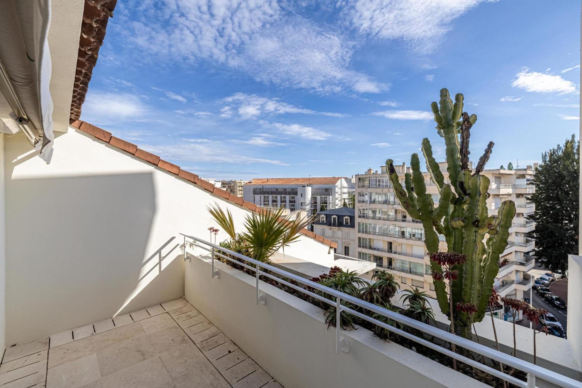 Ref 823 - Center - Duplex For Rent
