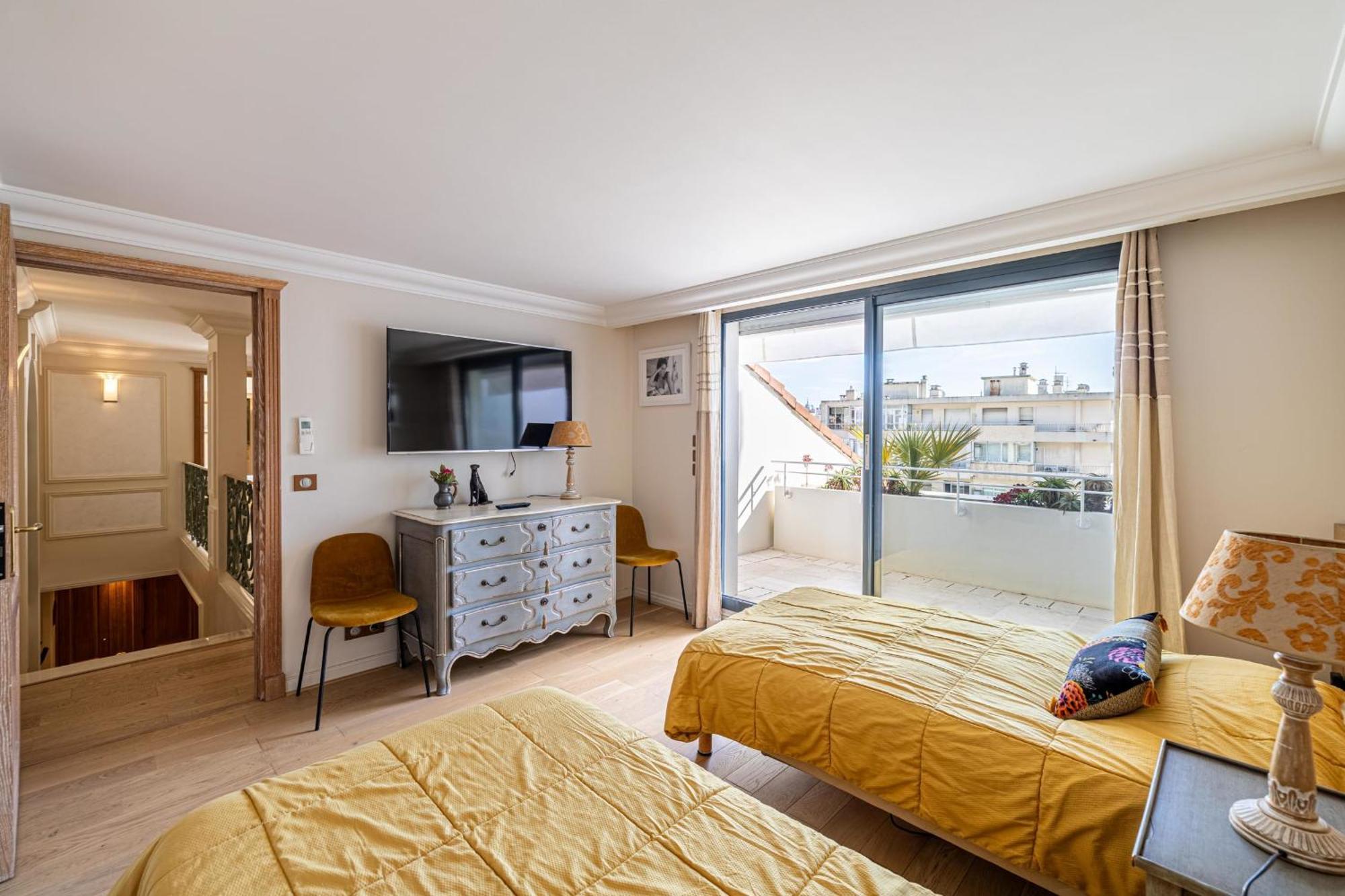 Ref 823 - Center - Duplex For Rent Appartement *