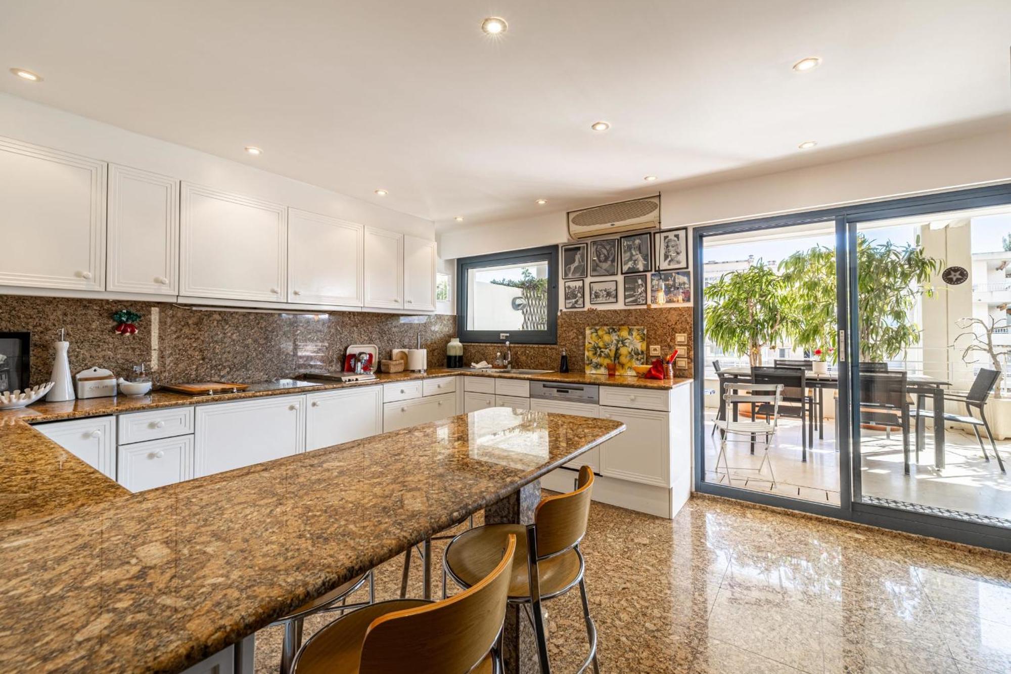 Ref 823 - Center - Duplex For Rent