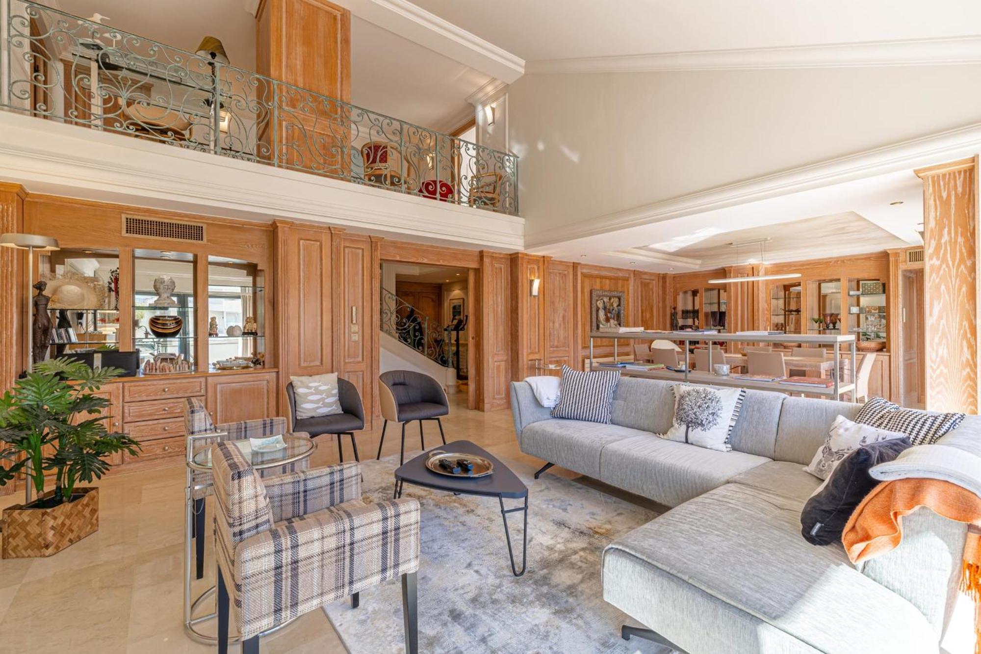 Ref 823 - Center - Duplex For Rent Appartement Cannes