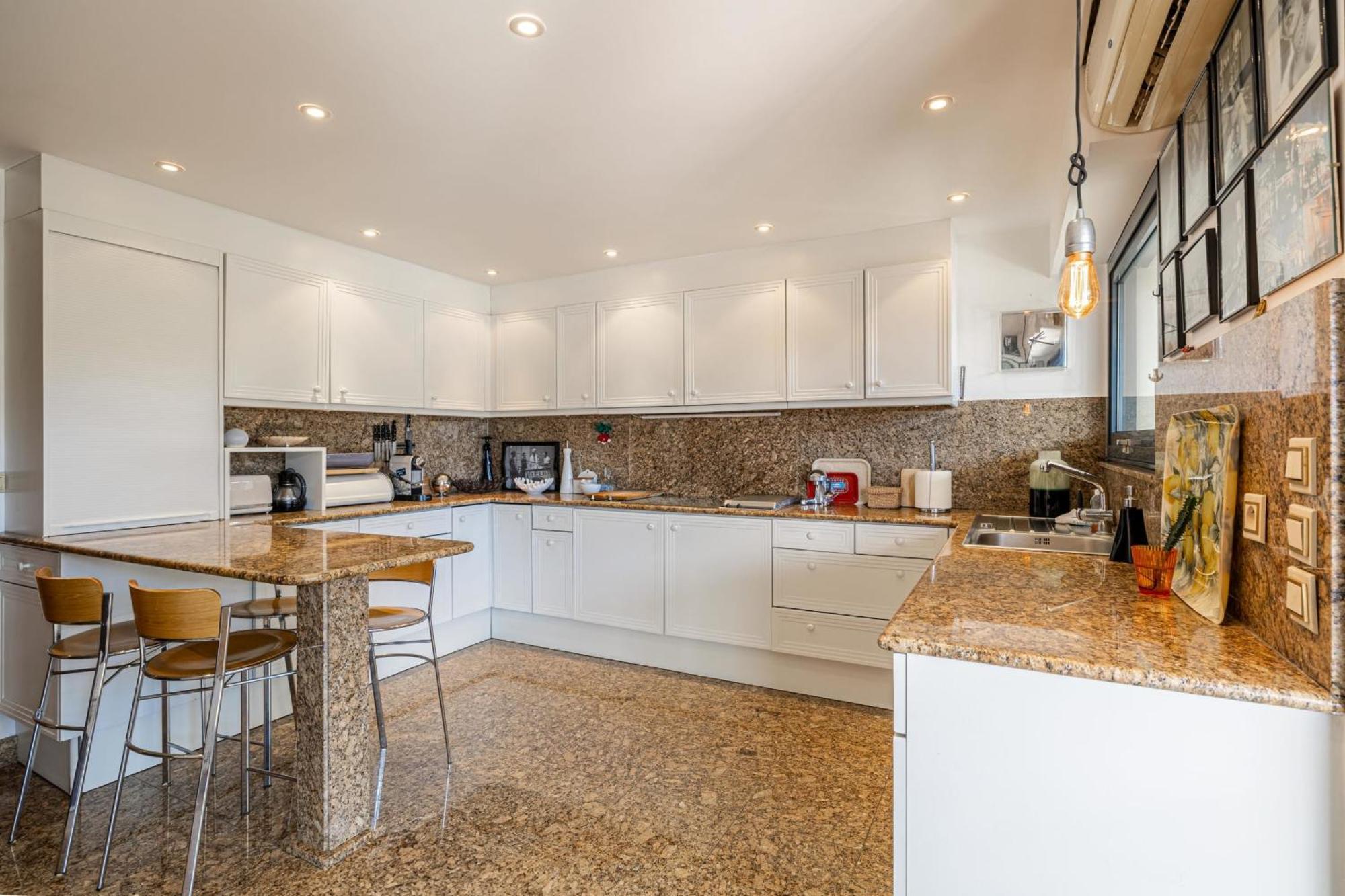 Ref 823 - Center - Duplex For Rent